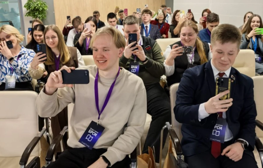 Молодые люди живо интересовались новыми идеями